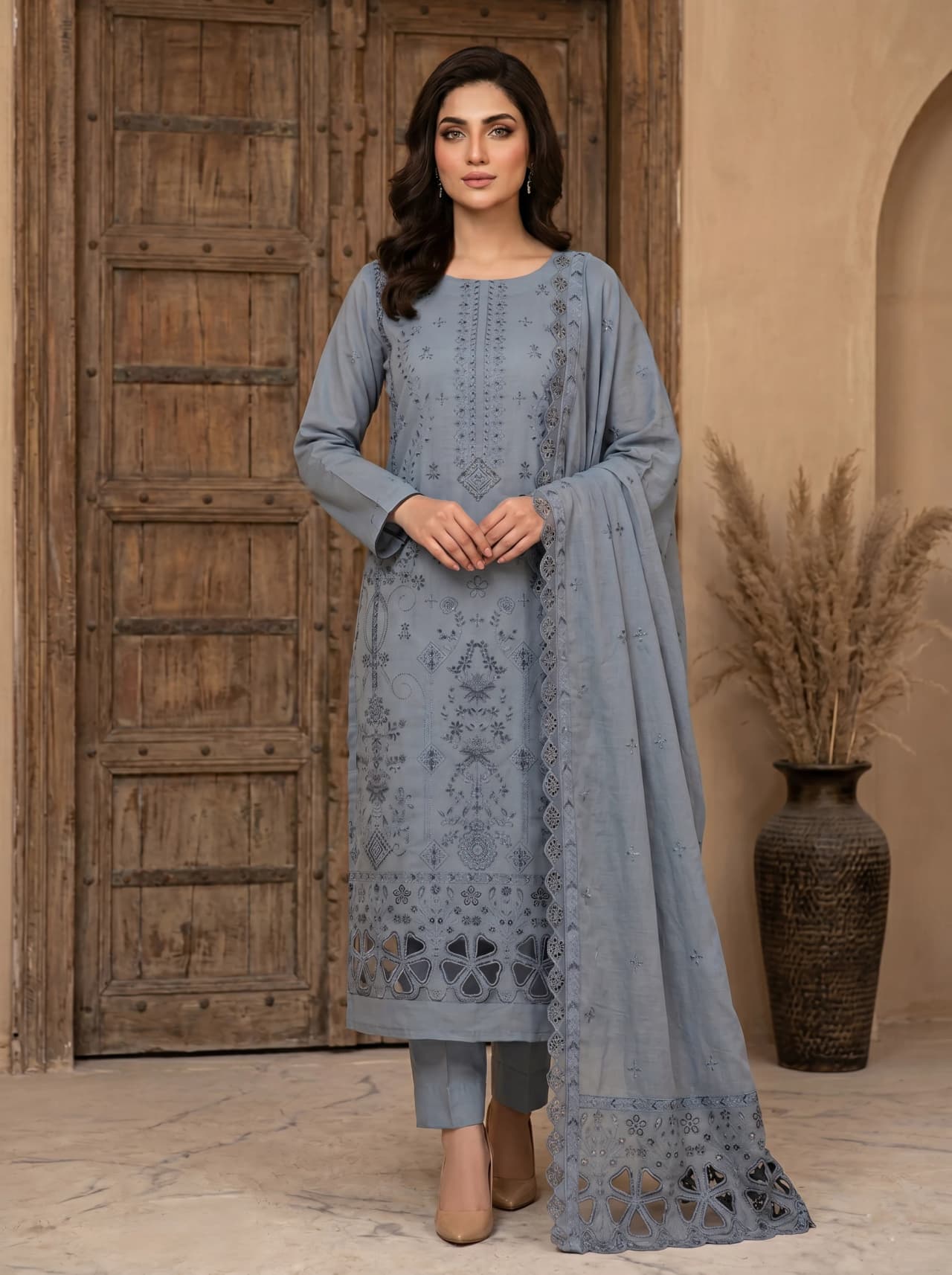 Delaya Premium Doria Embroidered 3-Piece Unstitched Suit | Article 200